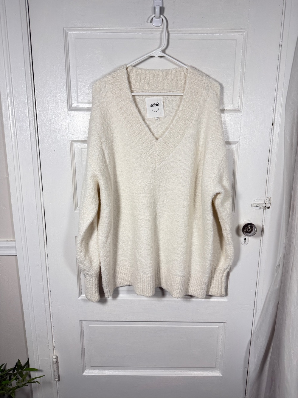 aerie Cream Wool Blend V-Neck Oversized Sweater Fuzzy Textured Ivory Pullover L